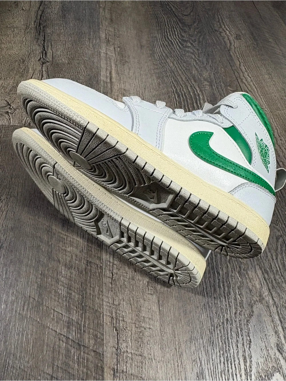 NIKE Air Jordan 1 Mid Boys Sneakers